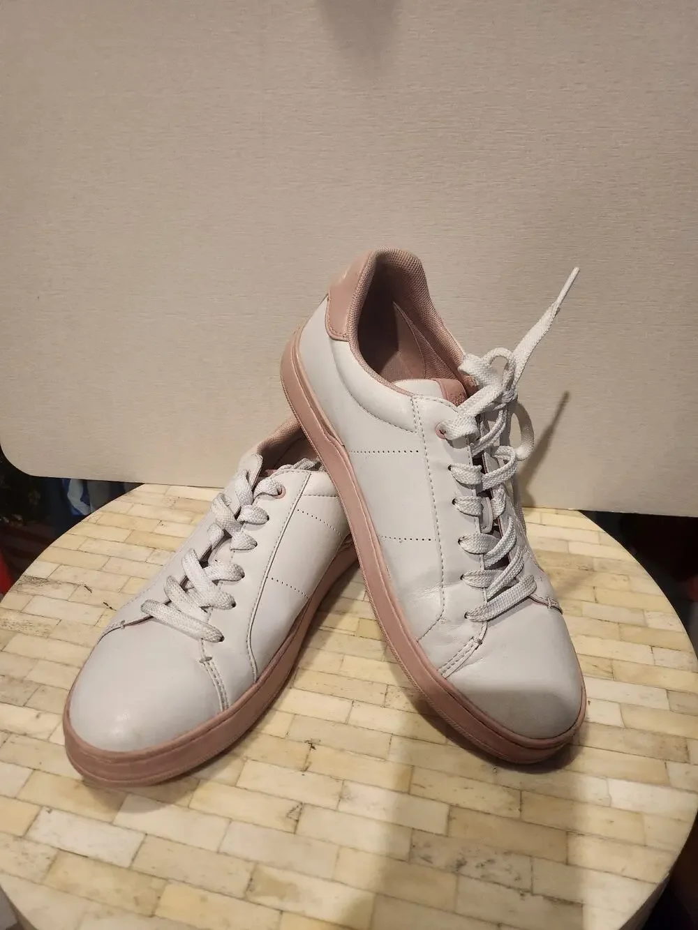 Coach Lowline Leather Sneakers size 9
